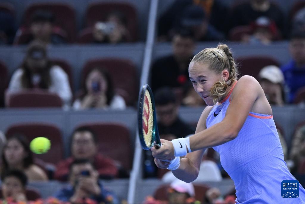 交媒体上攻 交媒体上攻