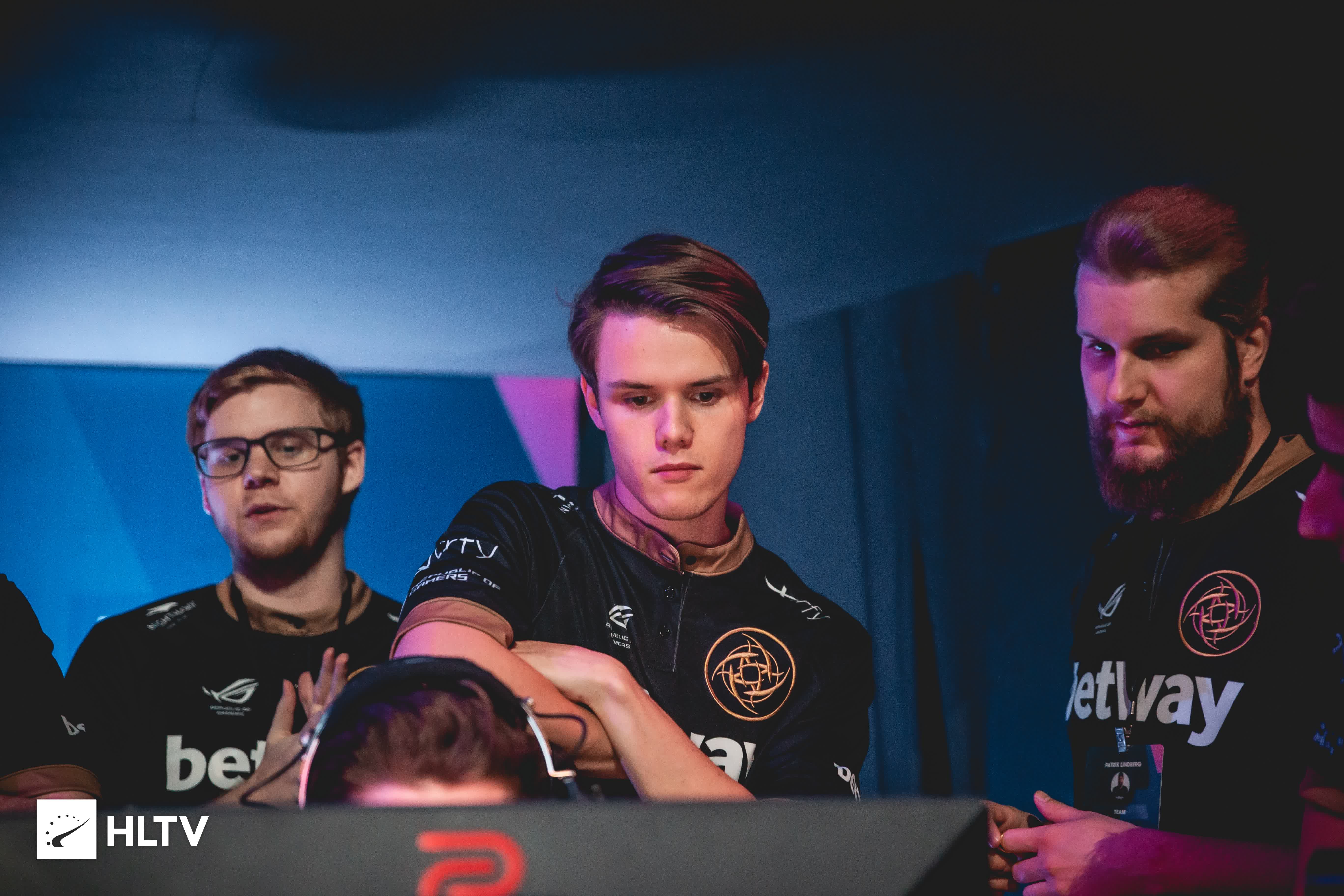 队坚持不懈 队坚持不懈